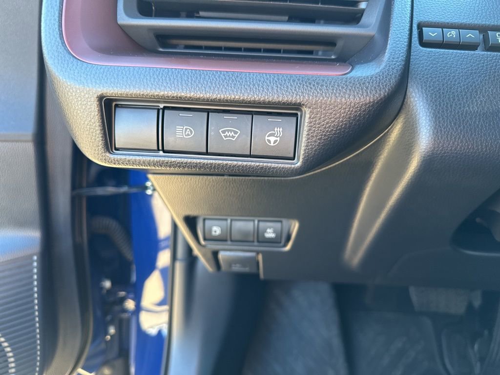 Used 2025 Toyota Prius Plug-In Hybrid image 11