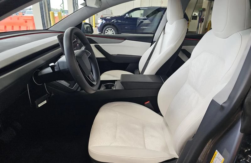 Used 2026 Tesla Model Y Long Range AWD/4WD image 3