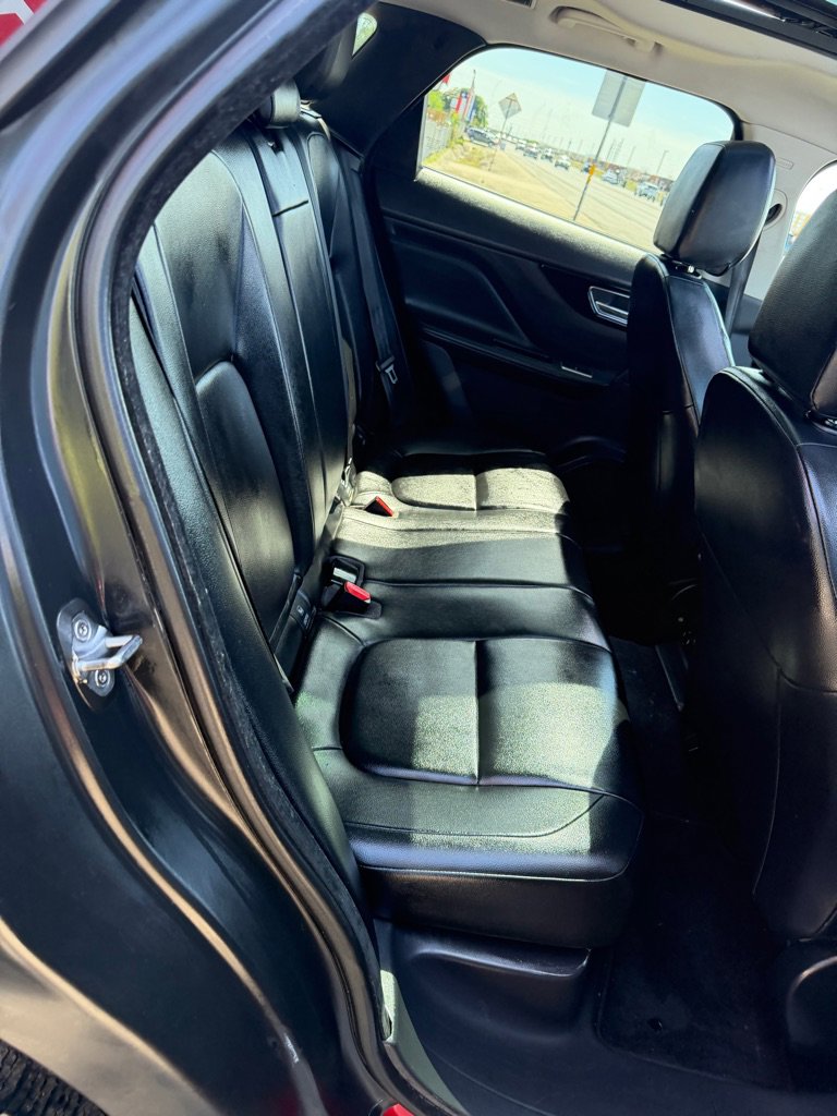 Used 2017 Jaguar F-PACE Premium image 36