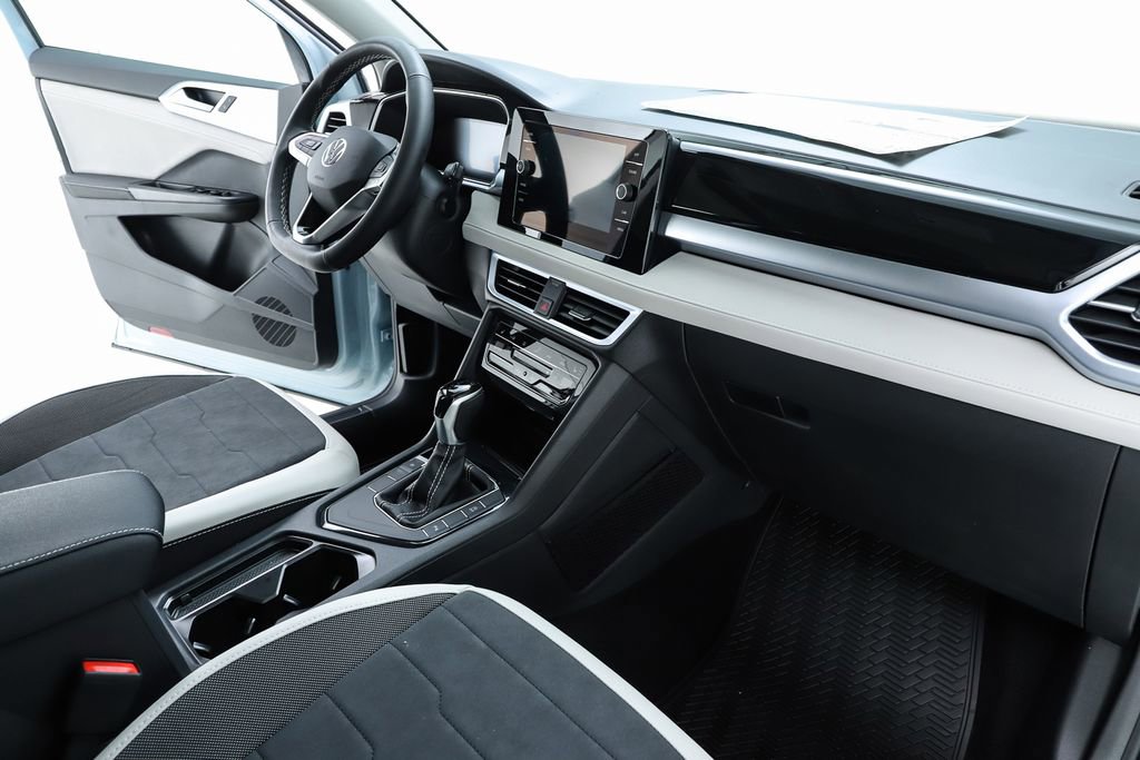 New 2026 Volkswagen Taos SE FWD image 68