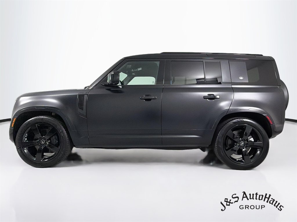 Used 2024 Land Rover Defender 110 X-Dynamic SE AWD/4WD image 4