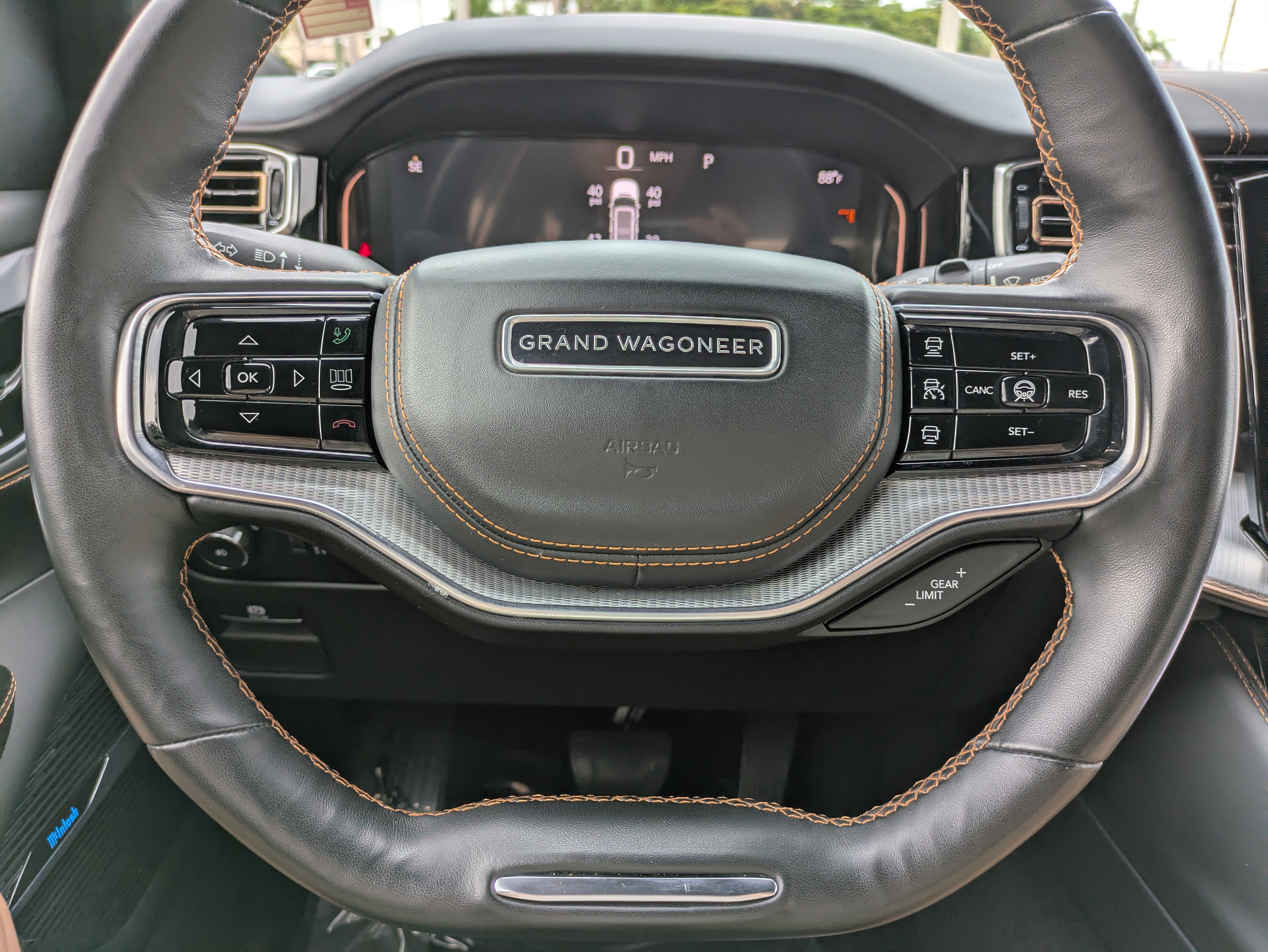 Used 2022 Jeep Grand Wagoneer Series III AWD/4WD image 26