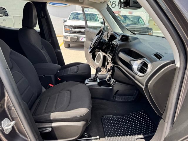 Used 2019 Jeep Renegade Latitude w/ Cold Weather Group AWD/4WD image 31