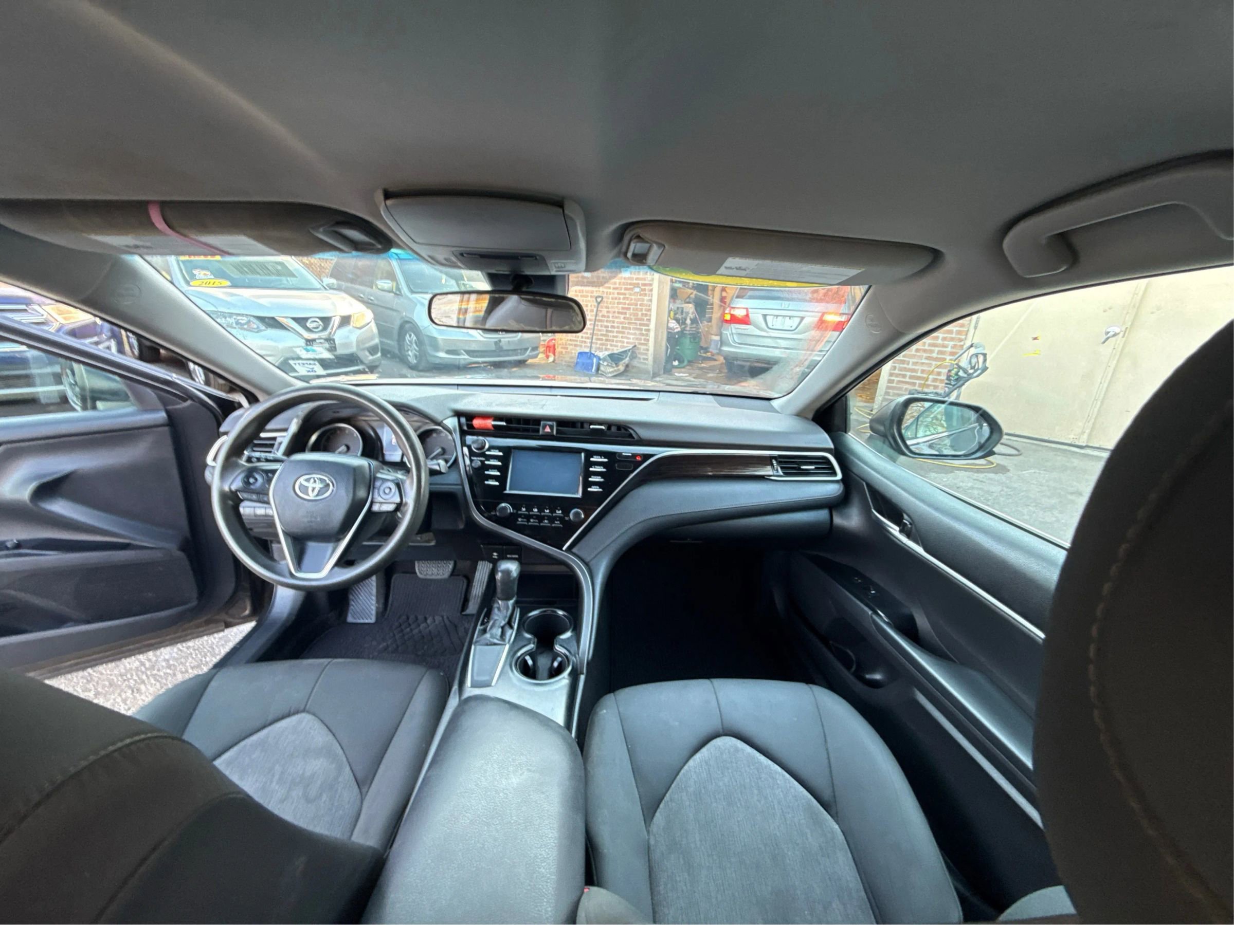 Used 2018 Toyota Camry LE image 23