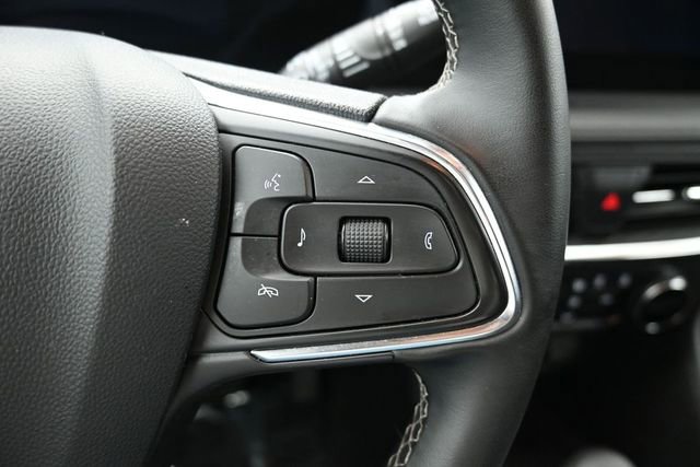 Used 2025 Buick Encore GX Preferred AWD/4WD image 17