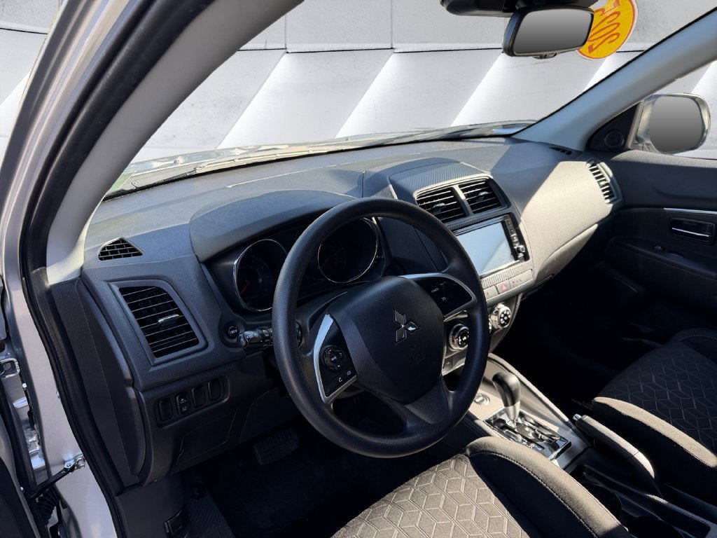 Used 2025 Mitsubishi Outlander Sport AWD image 10