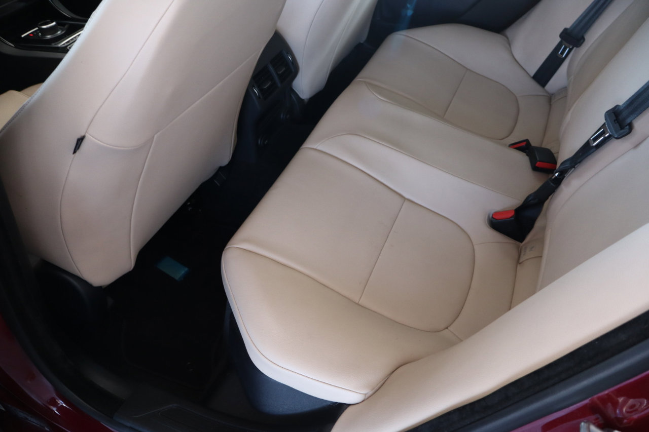 Used 2017 Jaguar XE image 32