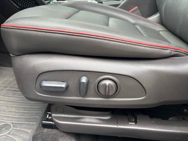 Used 2025 Chevrolet TrailBlazer RS w/ Convenience Package AWD/4WD image 21