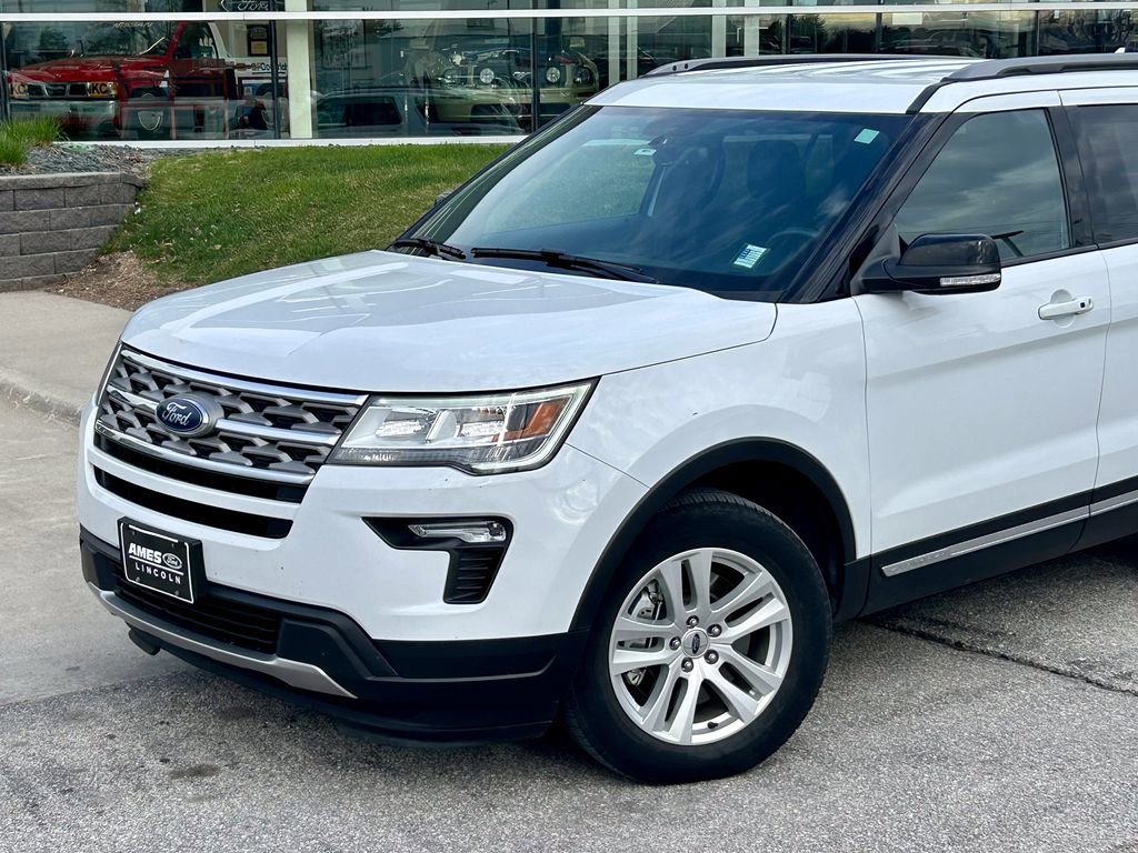 Used 2018 Ford Explorer XLT w/ Equipment Group 201A image 2