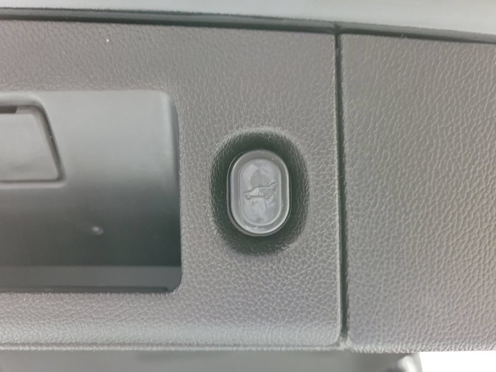 Used 2017 Cadillac Escalade Premium Luxury RWD image 8