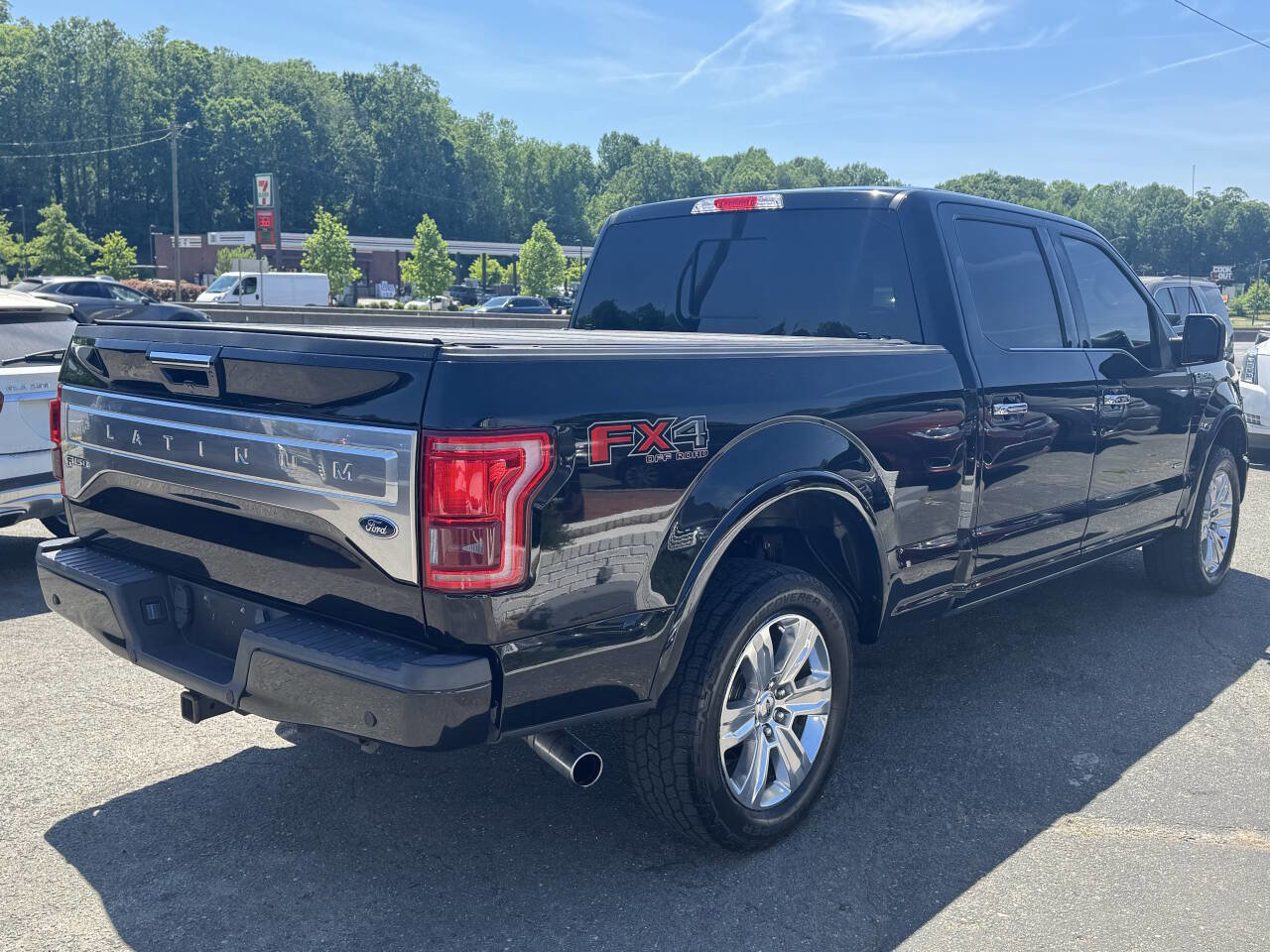 Used 2016 Ford F150 Platinum w/ Equipment Group 701A Luxury AWD/4WD image 4