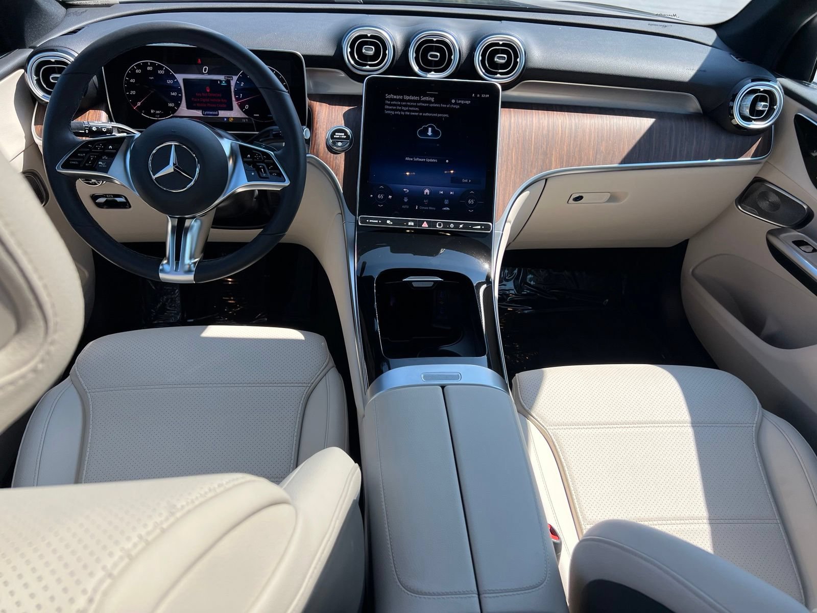 Used 2024 Mercedes-Benz GLA 250 4MATIC image 17