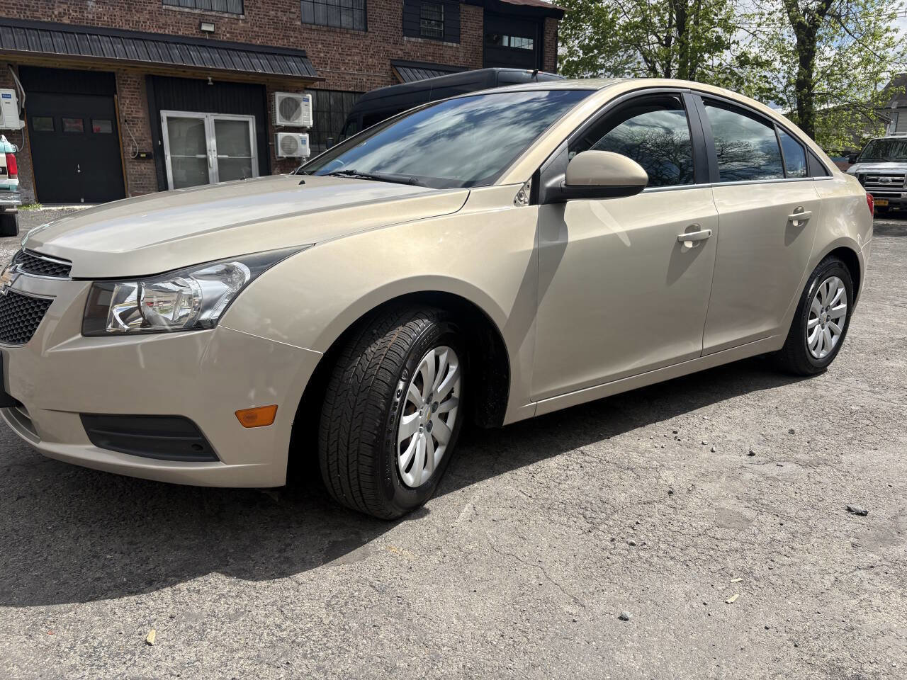 Used 2011 Chevrolet Cruze LT FWD image 3