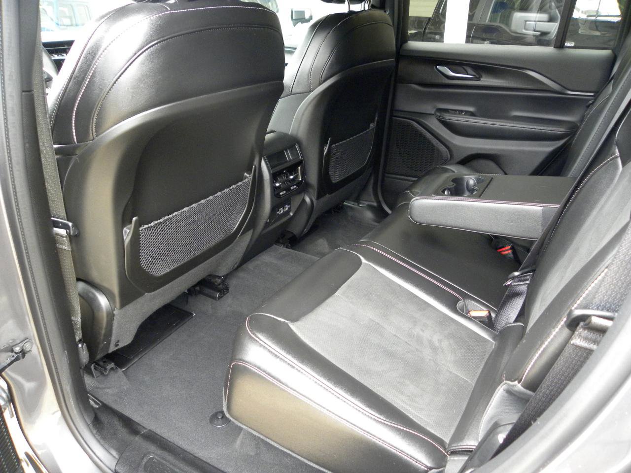 Used 2024 Jeep Grand Cherokee Altitude AWD/4WD image 17