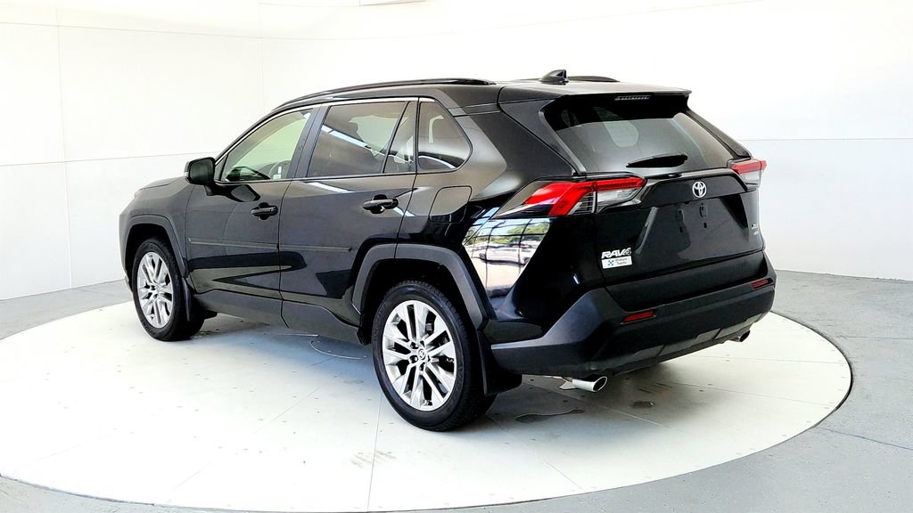 Used 2021 Toyota RAV4 XLE Premium AWD/4WD image 4