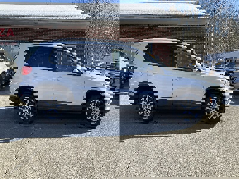 Used 2017 Volkswagen Tiguan S image 4