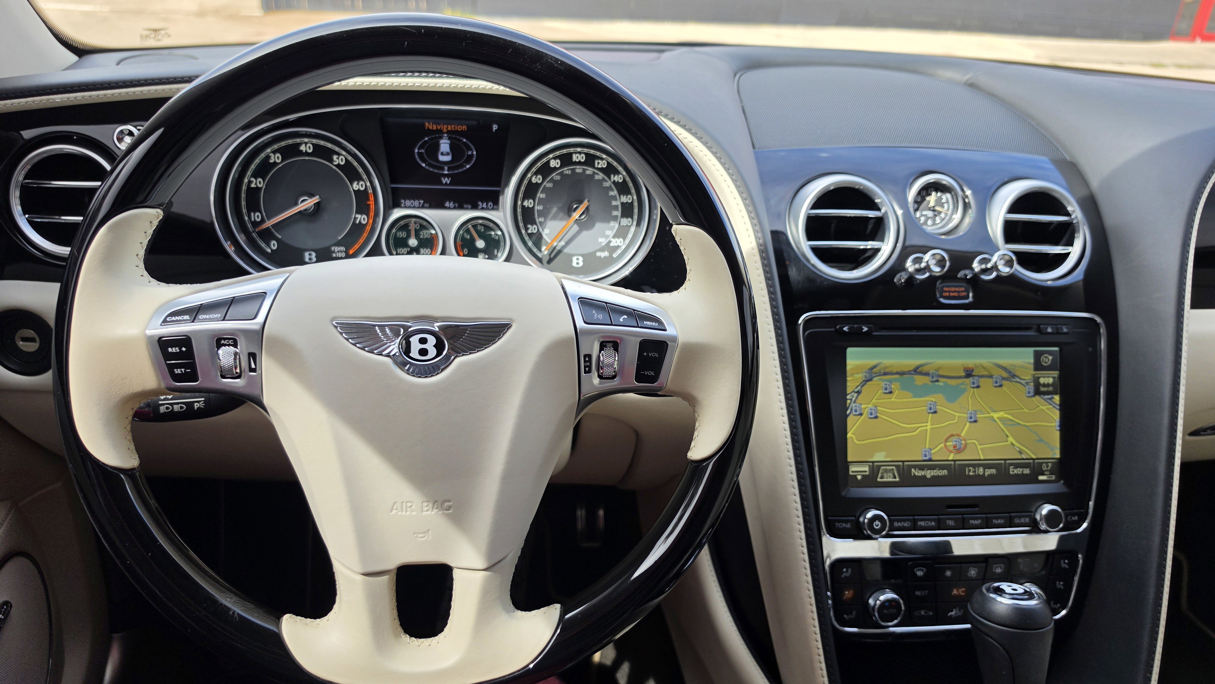 Used 2015 Bentley Flying Spur V8 image 50