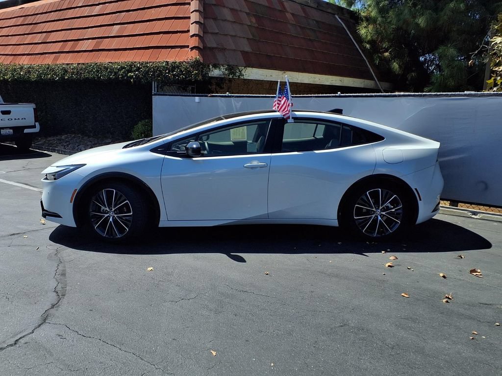 Certified 2026 Toyota Prius XLE FWD image 4