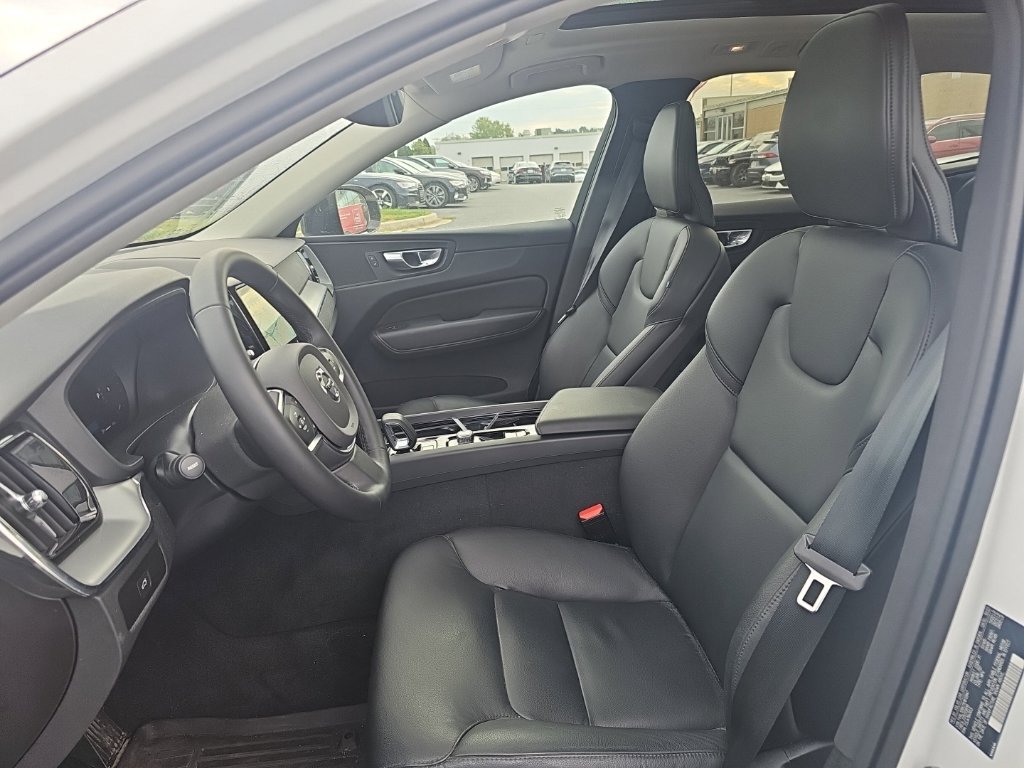 Used 2024 Volvo XC60 B5 Core w/ Protection Package Premier AWD/4WD image 3