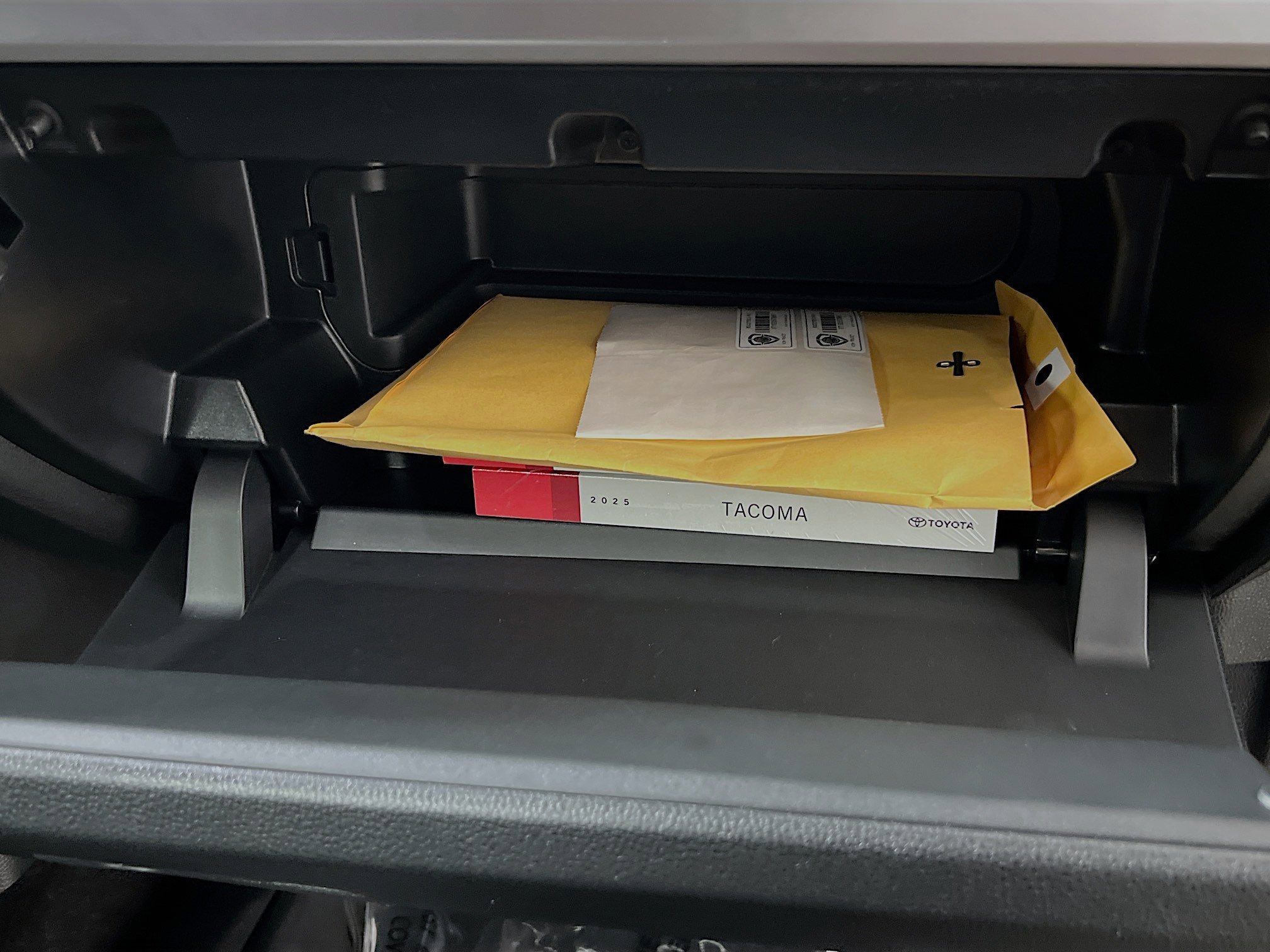 Used 2025 Toyota Tacoma SR5 image 33