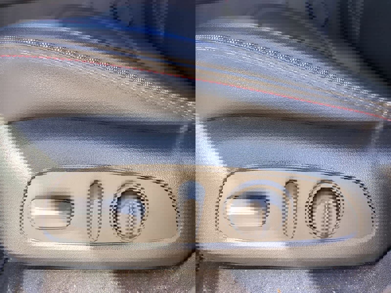 Used 2022 Chevrolet Traverse RS image 17