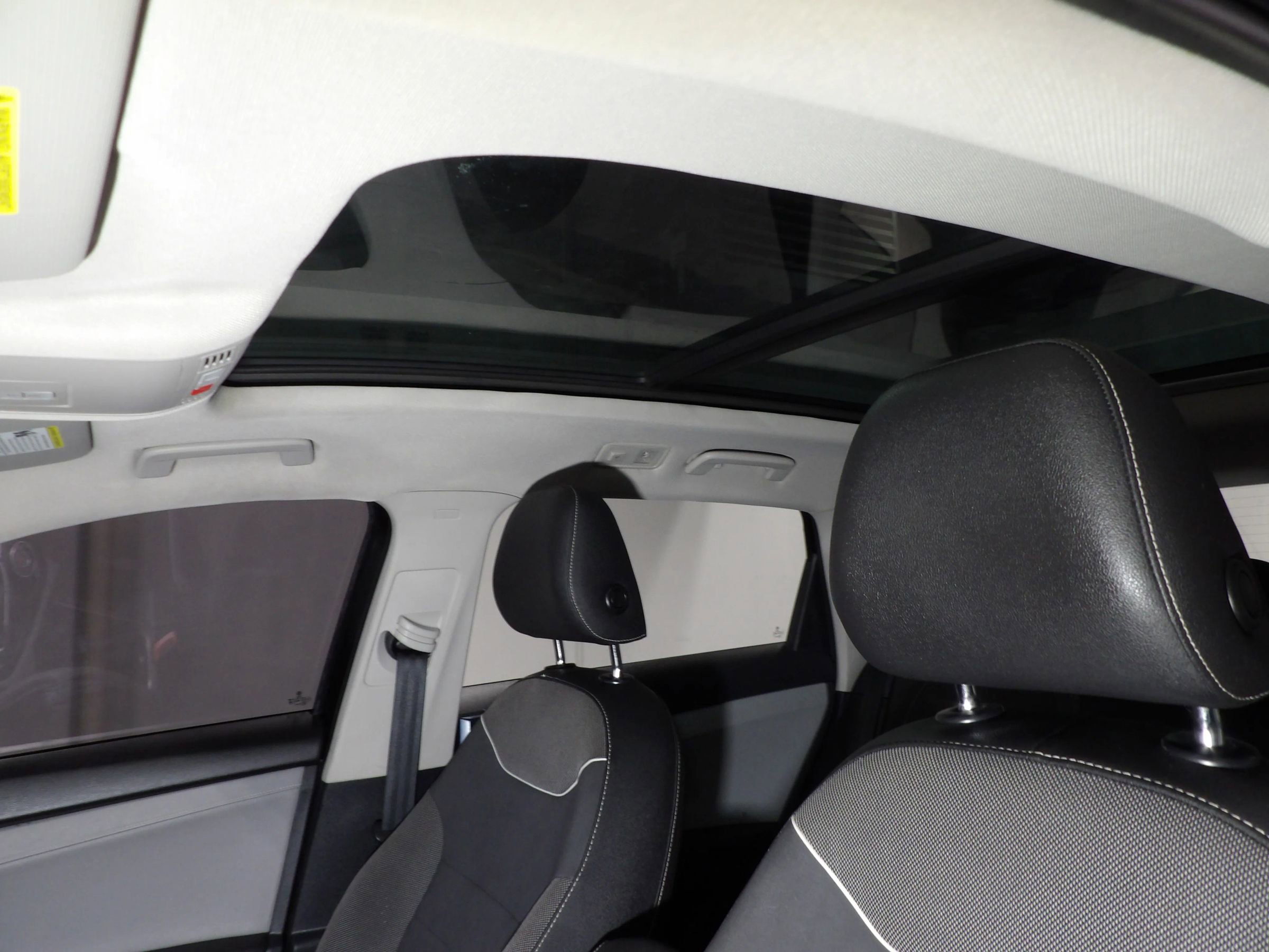 Used 2024 Volkswagen Taos SE w/ Panoramic Sunroof Package AWD/4WD image 12