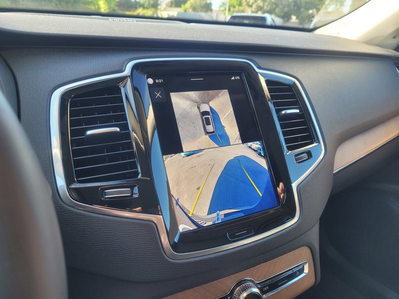 Certified 2024 Volvo XC90 T8 Plus w/ Protection Package Premier image 17