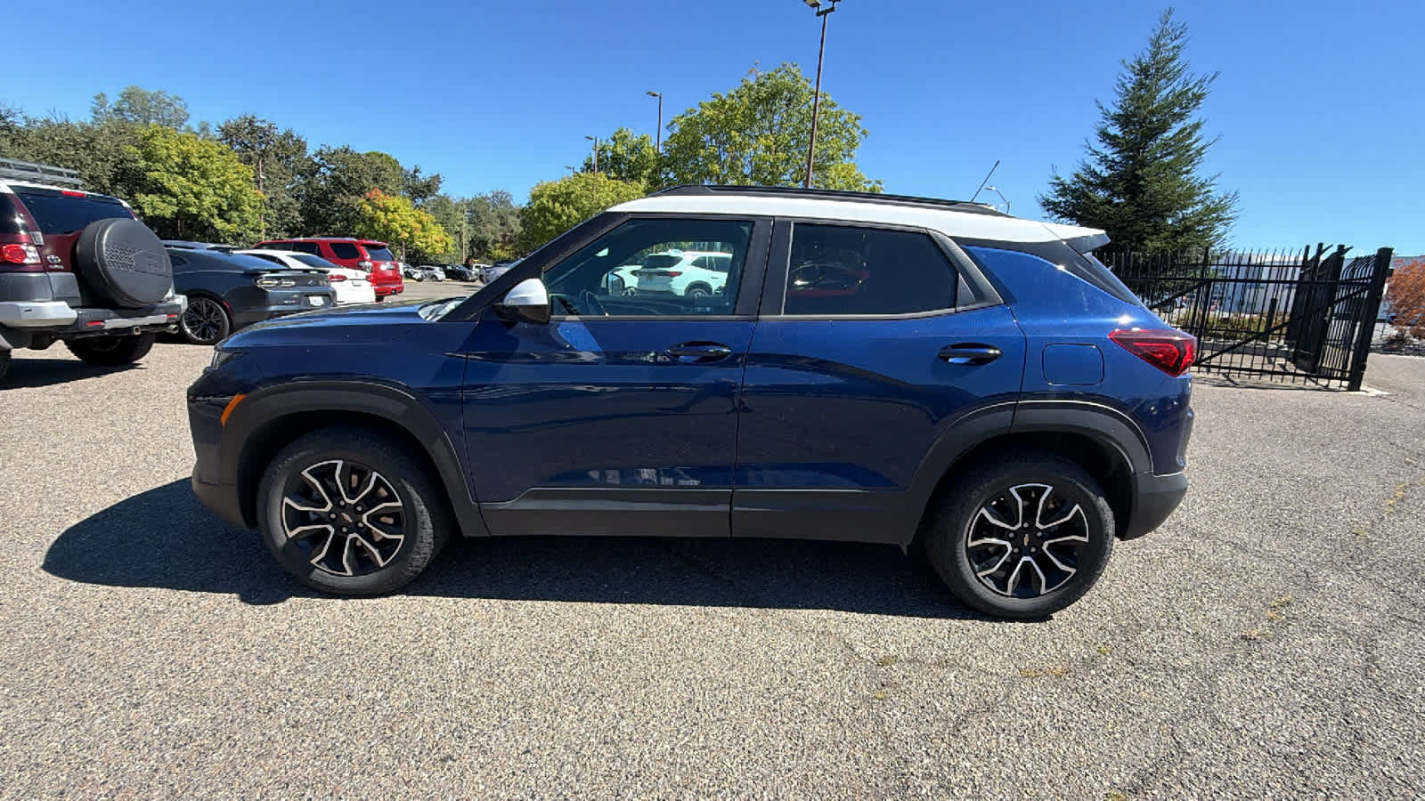 Used 2022 Chevrolet TrailBlazer ACTIV w/ Technology Package AWD/4WD image 8