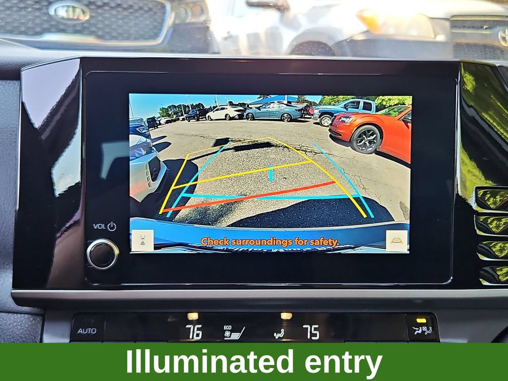 Used 2025 Toyota Camry SE FWD image 18