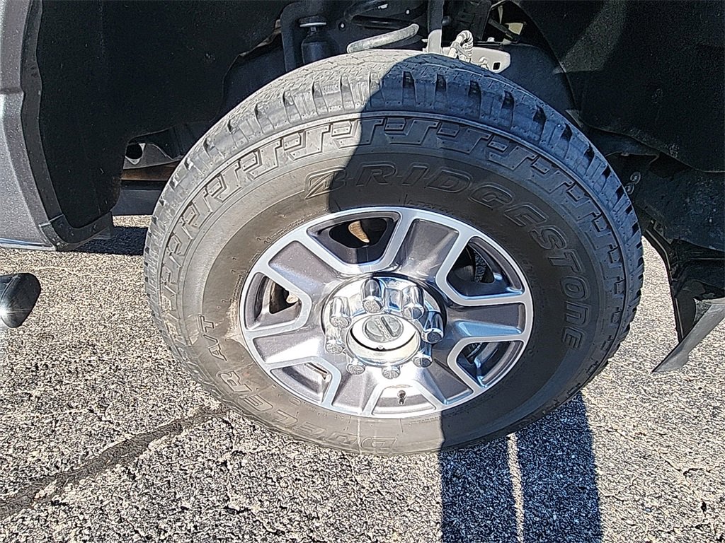 Used 2023 Ford F350 Lariat image 11