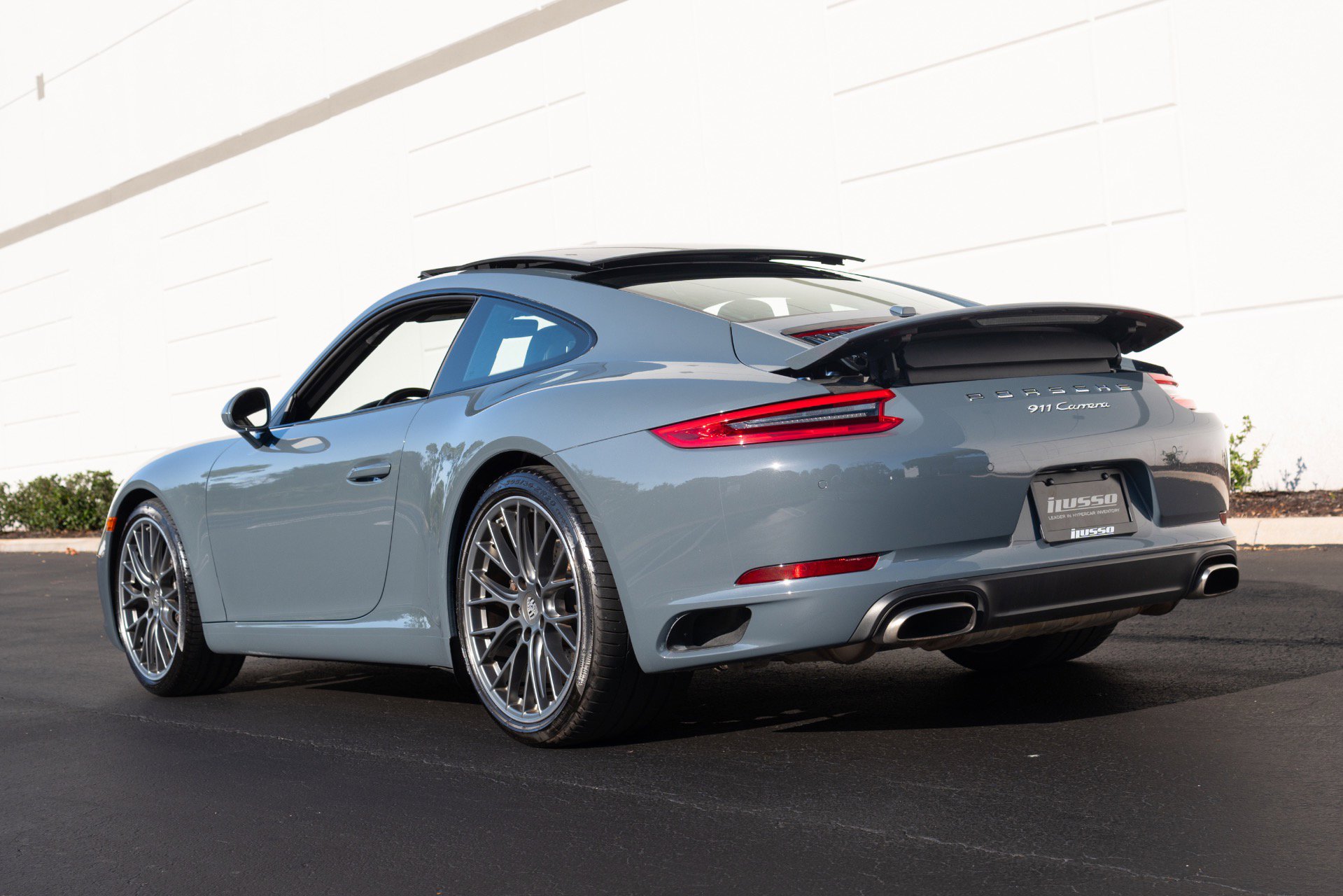 Used 2017 Porsche 911 Carrera RWD image 24