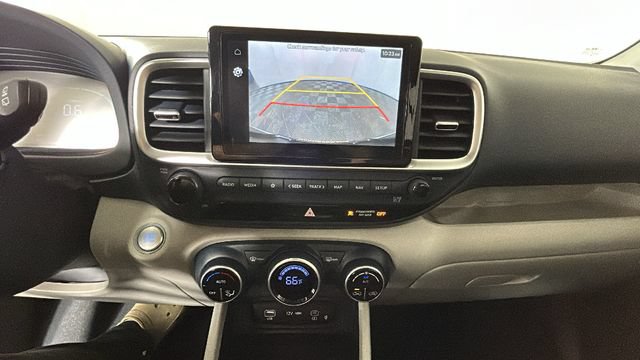 Used 2025 Hyundai Venue Limited FWD image 24