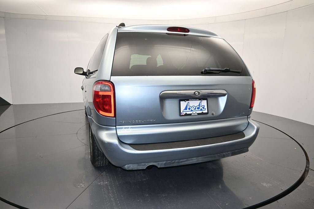 Used 2005 Chrysler Town & Country LX w/ Popular Equipment Group II FWD image 21