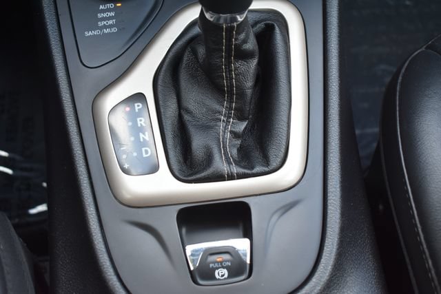 Used 2017 Jeep Cherokee Limited AWD/4WD image 33