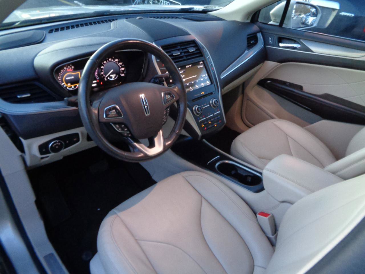 Used 2017 Lincoln MKC Premiere image 2