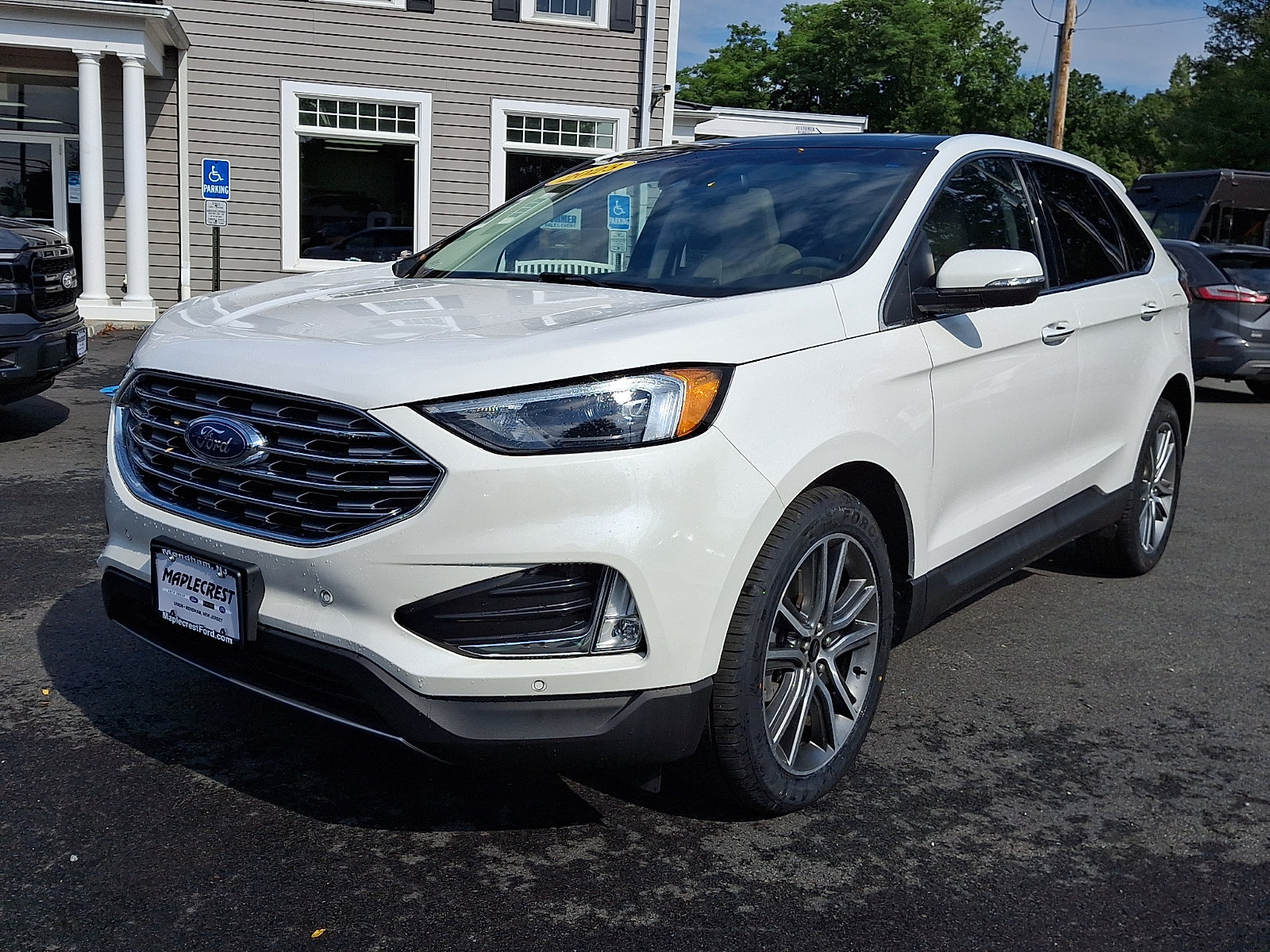 Certified 2023 Ford Edge Titanium AWD/4WD image 1