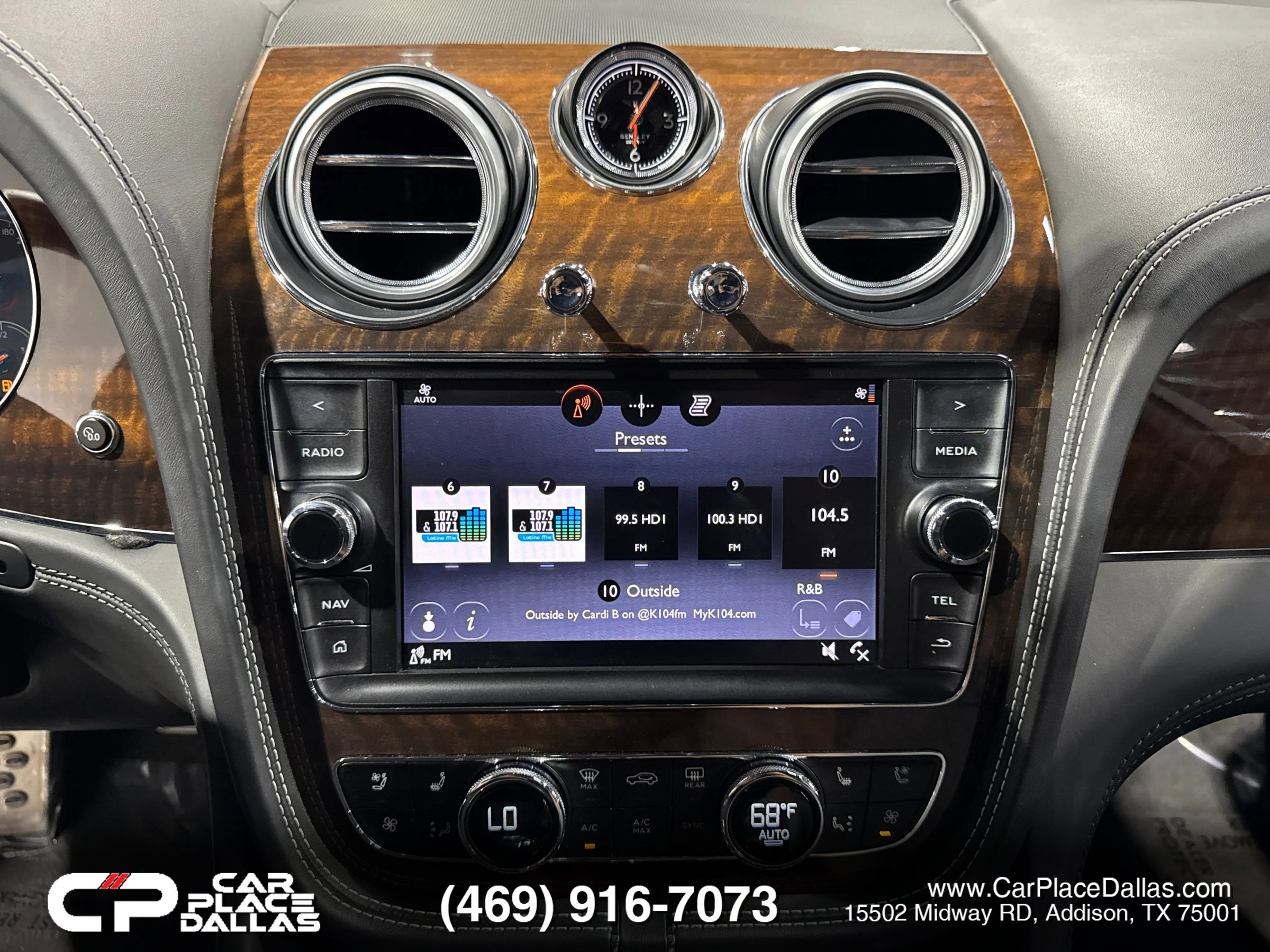 Used 2018 Bentley Bentayga AWD/4WD image 37