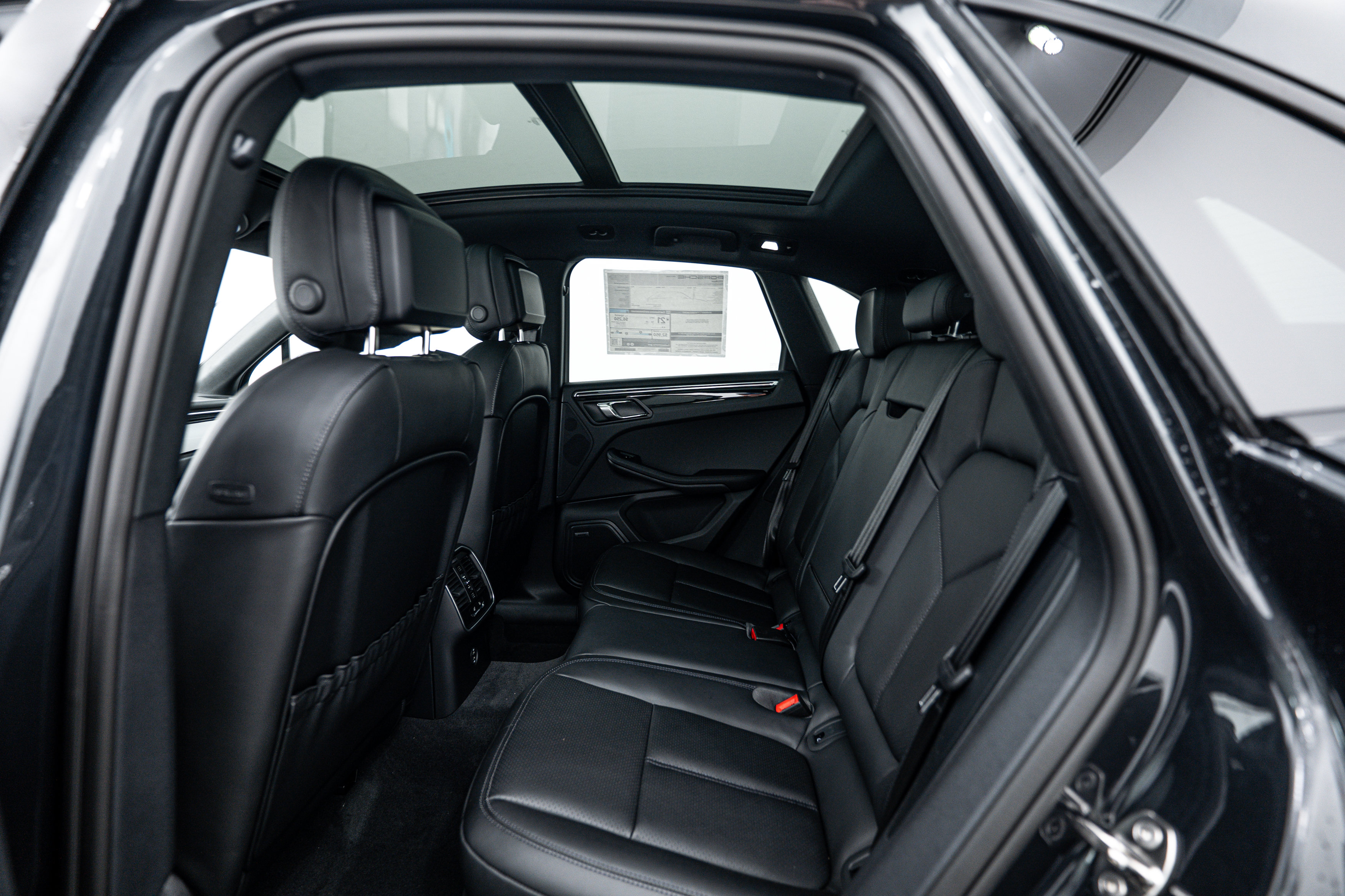 Certified 2026 Porsche Macan AWD/4WD image 23