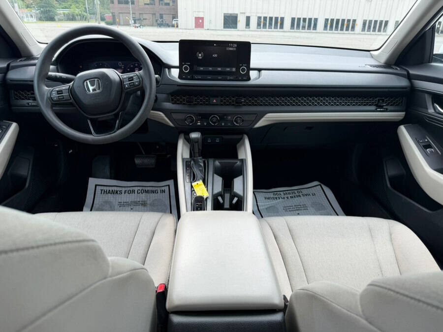 Used 2025 Honda Accord LX image 29