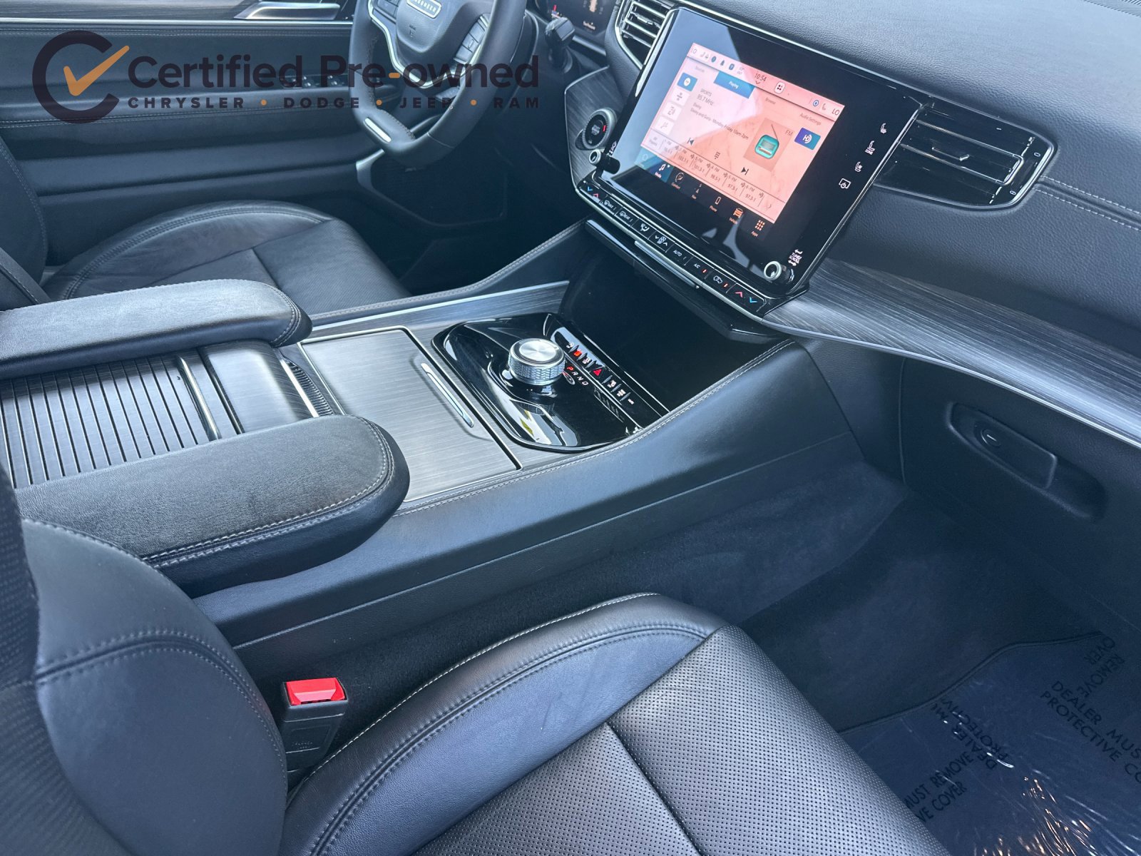 Used 2024 Jeep Wagoneer L Series II RWD image 18