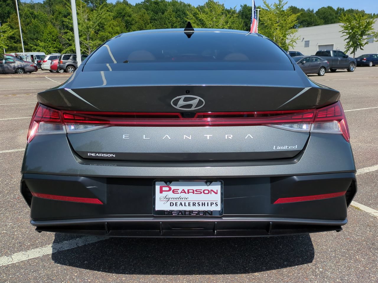 Used 2025 Hyundai Elantra Limited FWD image 5