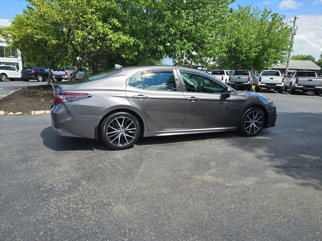 Used 2022 Toyota Camry SE w/ Cold Weather Package AWD/4WD image 8