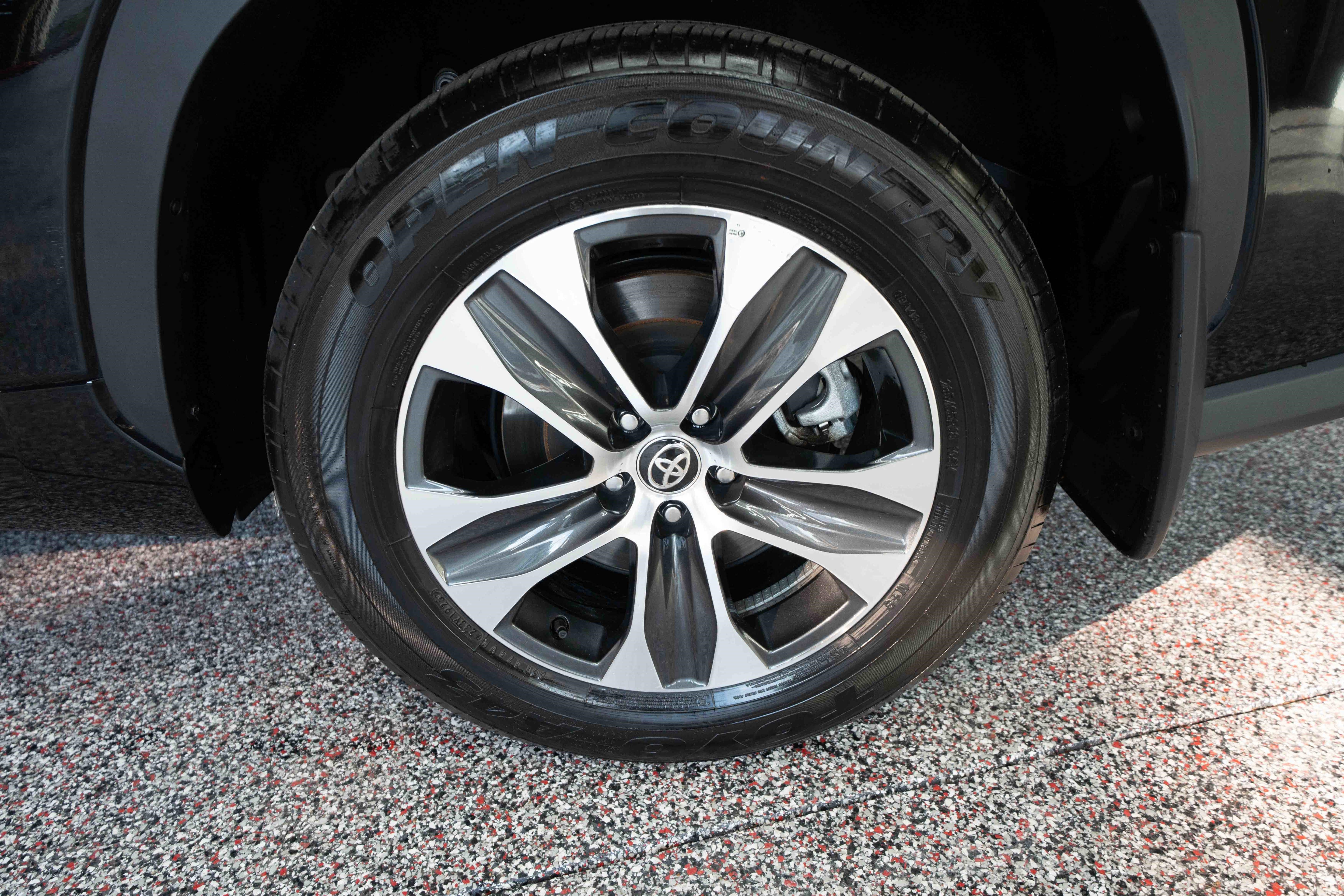 Used 2025 Toyota Highlander XLE image 30