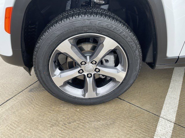 New 2025 Jeep Grand Cherokee Limited w/ Trailer Tow Package image 10