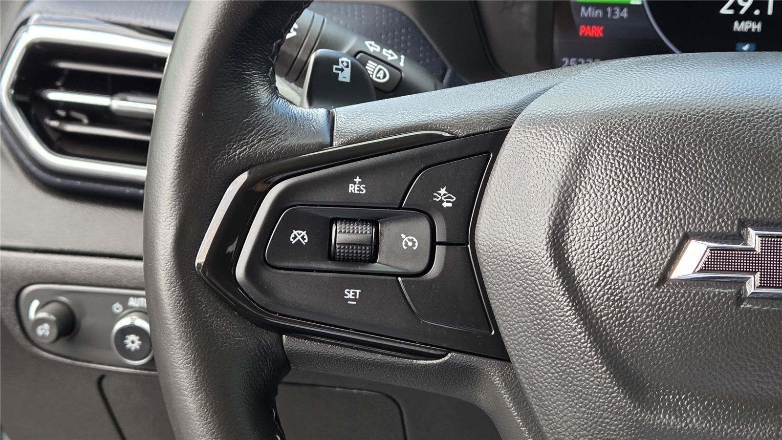 Used 2023 Chevrolet Bolt EUV Premier FWD image 19
