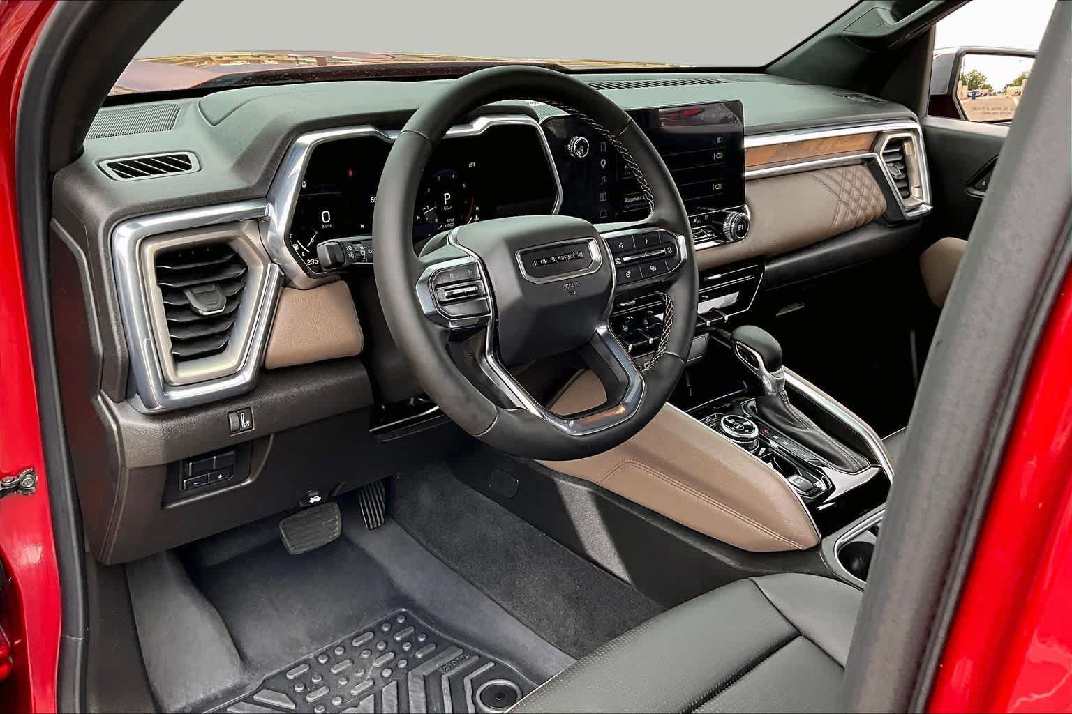 Used 2025 GMC Canyon Denali AWD/4WD image 18