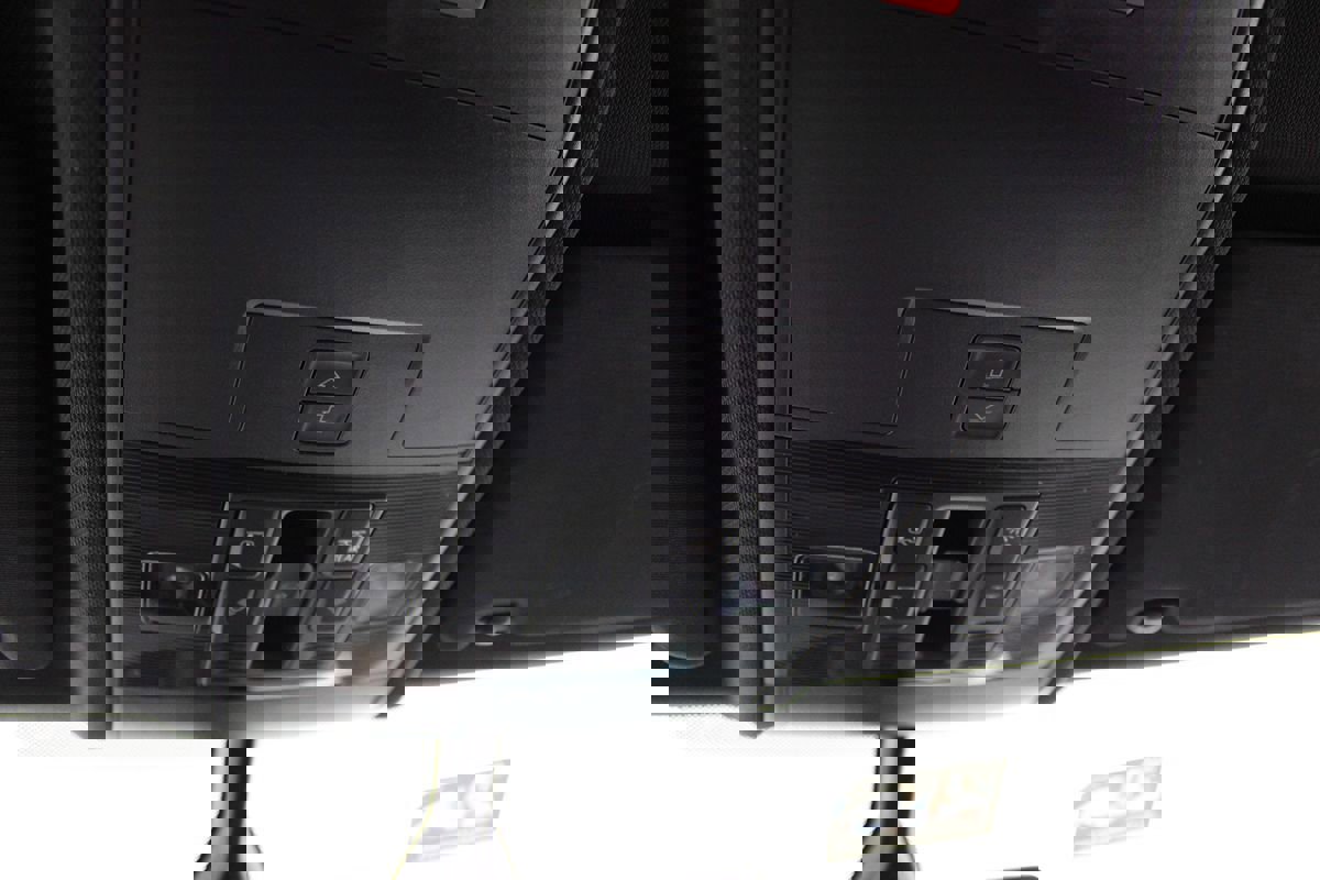 Used 2021 Volkswagen Atlas Cross Sport SE w/ Panoramic Sunroof Package image 31