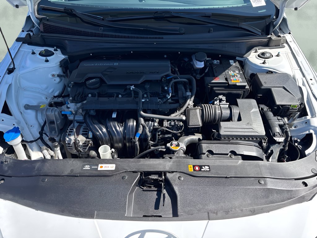 Used 2025 Hyundai Elantra SEL FWD image 29