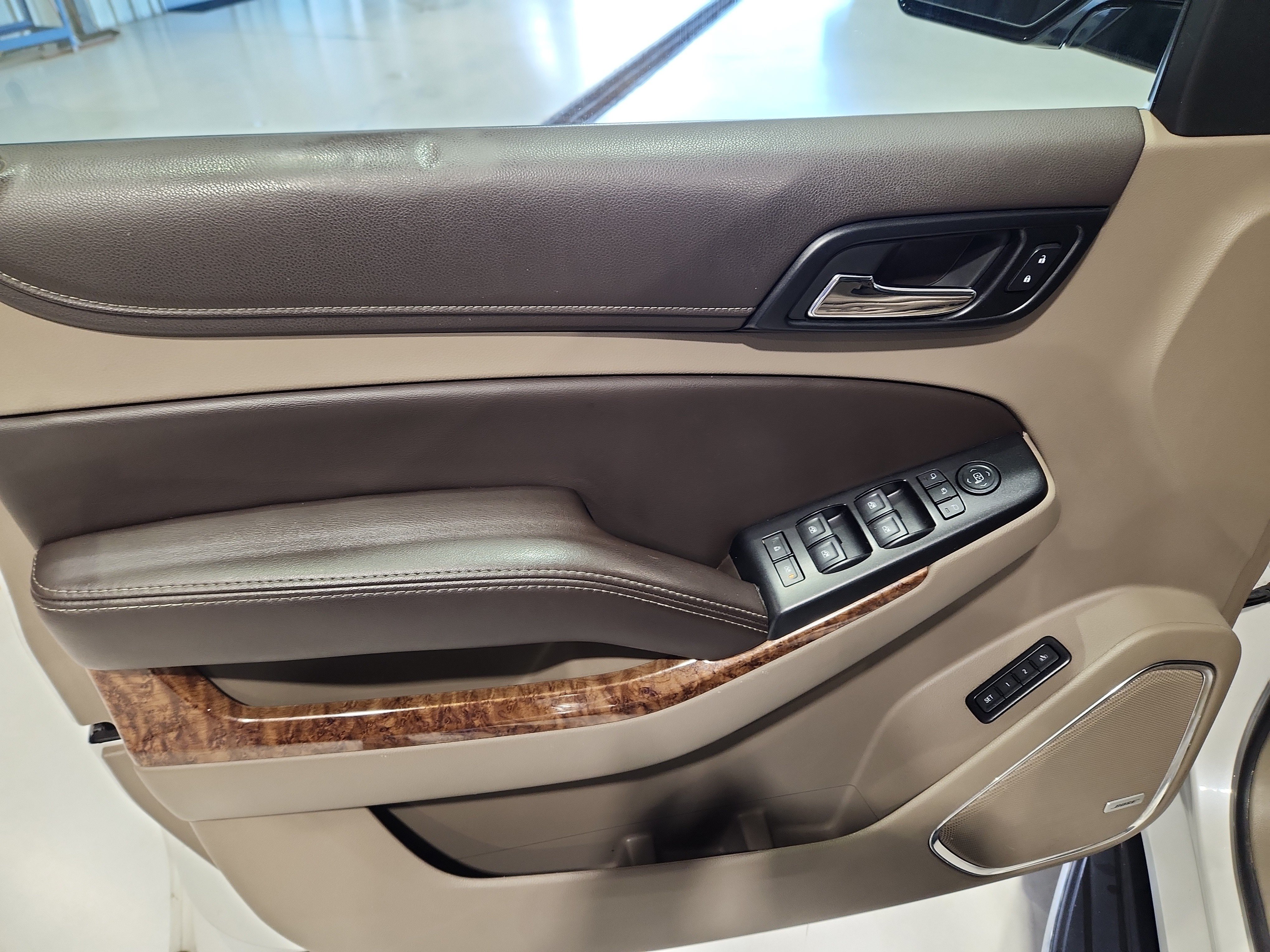 Used 2018 Chevrolet Suburban Premier AWD/4WD image 15