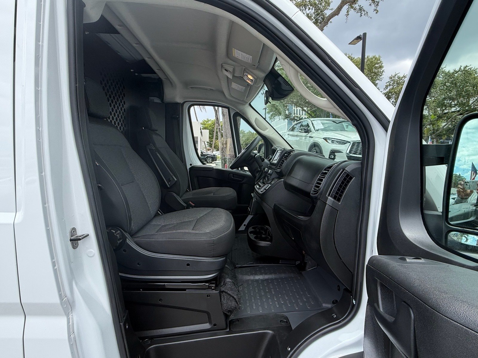 Used 2025 RAM ProMaster 2500 w/ U-Haul Equipment Group FWD image 11